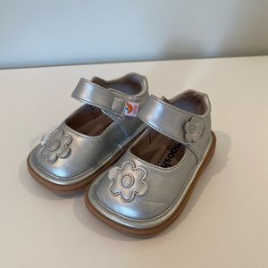 Mooshu Squeaky Shoes 3